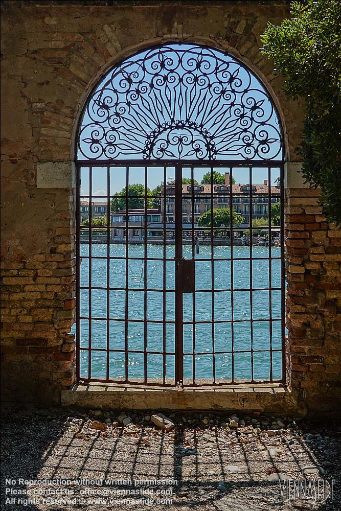 Viennaslide 06880812 jpg