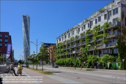 Viennaslide-06192186 Malmö, Stadtentwicklungsgebiet Västra Hamnen, The Bicycle House, Turning Tower von Santiago Calatrava im Hintergrund // Malmö, Västra Hamnen Development Area, The Bicycle House, Turning Tower by Santiago Calatrava in the beckground