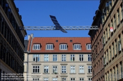 Viennaslide-06216007 Kopenhagen, Vesterbro øst, Solarmodul auf einer Brückenkonstruktion zwischen Wohnbauten // Copenhagen, Vesterbro øst, Solar module on a bridge construction between residential buildings