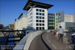 Viennaslide-06222029 Kopenhagen, Stadtentwicklungsgebiet Südhafen, Fahrradbrücke Bicycle Snake // Copenhagen, South Harbour Development Area, Bicycle Snake Bridge