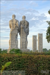 Viennaslide-06303600 Olympiastadion Berlin, Plastiken Diskuswerfer und Stafettenläufer von Karl Albiker // Olympic Stadion Berlin, Sculptures Diskuswerfer and Stafettenläufer by Karl Albiker