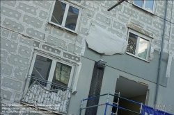 Viennaslide-06320024 Berlin, Abbau der Styropordämmung an einer Hausfassade // Berlin, dismantling the polystyrene insulation on a house façade
