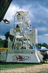 Viennaslide-06421103 Hamburg, Moorwiese, 1987, Vergnügungspark Luna-Luna von Andre Heller, Mini-Riesenrad von Jean-Michel Basquiat  // Hamburg, 1987, Amusement Park Luna-Luna by Andre Heller, Mini Ferris Wheel by Jean-Michel Basquiat