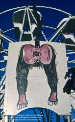 Viennaslide-06421104 Hamburg, Moorwiese, 1987, Vergnügungspark Luna-Luna von Andre Heller, Mini-Riesenrad von Jean-Michel Basquiat  // Hamburg, 1987, Amusement Park Luna-Luna by Andre Heller, Mini Ferris Wheel by Jean-Michel Basquiat