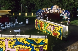 Viennaslide-06421115 Hamburg, Moorwiese, 1987, Vergnügungspark Luna-Luna von Andre Heller, Keith Haring // Hamburg, 1987, Amusement Park Luna-Luna by Andre Heller, Keith Haring