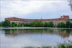 Viennaslide-06490809 Die Kongresshalle ist – nach Prora – der zweitgrößte erhaltene nationalsozialistische Monumentalbau in Deutschland und steht unter Denkmalschutz. Der Entwurf mit einem freitragenden Dach stammt von den Nürnberger Architekten Ludwig und Franz Ruff. Die Halle war als Kongresszentrum für die NSDAP mit Platz für 50.000 Menschen geplant. Von der vorgesehenen Höhe von rund 70 Metern wurden nur 39 erreicht.