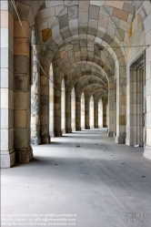 Viennaslide-06490815 Die Kongresshalle ist – nach Prora – der zweitgrößte erhaltene nationalsozialistische Monumentalbau in Deutschland und steht unter Denkmalschutz. Der Entwurf mit einem freitragenden Dach stammt von den Nürnberger Architekten Ludwig und Franz Ruff. Die Halle war als Kongresszentrum für die NSDAP mit Platz für 50.000 Menschen geplant. Von der vorgesehenen Höhe von rund 70 Metern wurden nur 39 erreicht.