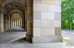 Viennaslide-06490818 Die Kongresshalle ist – nach Prora – der zweitgrößte erhaltene nationalsozialistische Monumentalbau in Deutschland und steht unter Denkmalschutz. Der Entwurf mit einem freitragenden Dach stammt von den Nürnberger Architekten Ludwig und Franz Ruff. Die Halle war als Kongresszentrum für die NSDAP mit Platz für 50.000 Menschen geplant. Von der vorgesehenen Höhe von rund 70 Metern wurden nur 39 erreicht.