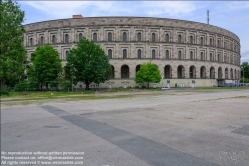 Viennaslide-06490819 Die Kongresshalle ist – nach Prora – der zweitgrößte erhaltene nationalsozialistische Monumentalbau in Deutschland und steht unter Denkmalschutz. Der Entwurf mit einem freitragenden Dach stammt von den Nürnberger Architekten Ludwig und Franz Ruff. Die Halle war als Kongresszentrum für die NSDAP mit Platz für 50.000 Menschen geplant. Von der vorgesehenen Höhe von rund 70 Metern wurden nur 39 erreicht.