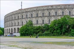 Viennaslide-06490822 Die Kongresshalle ist – nach Prora – der zweitgrößte erhaltene nationalsozialistische Monumentalbau in Deutschland und steht unter Denkmalschutz. Der Entwurf mit einem freitragenden Dach stammt von den Nürnberger Architekten Ludwig und Franz Ruff. Die Halle war als Kongresszentrum für die NSDAP mit Platz für 50.000 Menschen geplant. Von der vorgesehenen Höhe von rund 70 Metern wurden nur 39 erreicht.