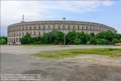 Viennaslide-06490823 Die Kongresshalle ist – nach Prora – der zweitgrößte erhaltene nationalsozialistische Monumentalbau in Deutschland und steht unter Denkmalschutz. Der Entwurf mit einem freitragenden Dach stammt von den Nürnberger Architekten Ludwig und Franz Ruff. Die Halle war als Kongresszentrum für die NSDAP mit Platz für 50.000 Menschen geplant. Von der vorgesehenen Höhe von rund 70 Metern wurden nur 39 erreicht.