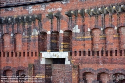 Viennaslide-06490825 Die Kongresshalle ist – nach Prora – der zweitgrößte erhaltene nationalsozialistische Monumentalbau in Deutschland und steht unter Denkmalschutz. Der Entwurf mit einem freitragenden Dach stammt von den Nürnberger Architekten Ludwig und Franz Ruff. Die Halle war als Kongresszentrum für die NSDAP mit Platz für 50.000 Menschen geplant. Von der vorgesehenen Höhe von rund 70 Metern wurden nur 39 erreicht.