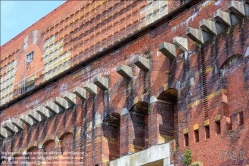 Viennaslide-06490834 Die Kongresshalle ist – nach Prora – der zweitgrößte erhaltene nationalsozialistische Monumentalbau in Deutschland und steht unter Denkmalschutz. Der Entwurf mit einem freitragenden Dach stammt von den Nürnberger Architekten Ludwig und Franz Ruff. Die Halle war als Kongresszentrum für die NSDAP mit Platz für 50.000 Menschen geplant. Von der vorgesehenen Höhe von rund 70 Metern wurden nur 39 erreicht.