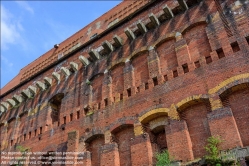 Viennaslide-06490835 Die Kongresshalle ist – nach Prora – der zweitgrößte erhaltene nationalsozialistische Monumentalbau in Deutschland und steht unter Denkmalschutz. Der Entwurf mit einem freitragenden Dach stammt von den Nürnberger Architekten Ludwig und Franz Ruff. Die Halle war als Kongresszentrum für die NSDAP mit Platz für 50.000 Menschen geplant. Von der vorgesehenen Höhe von rund 70 Metern wurden nur 39 erreicht.