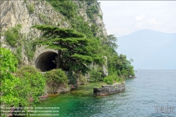 Viennaslide-06610006 Der Gardasee, einer der oberitalienischen Seen, ist der größte See Italiens. Sein antiker Name lautete von etwa 200 v. Chr. bis 800 n. Chr. Lacus benacus. Der Name soll von einer alten Gottheit namens Benacus abstammen.