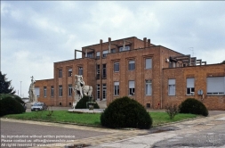 Viennaslide-06620908 Toviscosa wurde unter Benito Mussolini 1938 nach Trockenlegung der umliegenden Sümpfe als Prestigeobjekt mit einer riesigen Zellulose-Fabrik und architektonisch durchdachter Arbeitersiedlung im Sinne großer Autarkiebestrebungen angelegt.