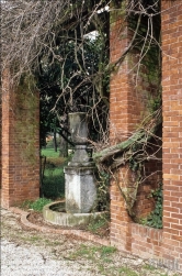 Viennaslide-06620912 Toviscosa wurde unter Benito Mussolini 1938 nach Trockenlegung der umliegenden Sümpfe als Prestigeobjekt mit einer riesigen Zellulose-Fabrik und architektonisch durchdachter Arbeitersiedlung im Sinne großer Autarkiebestrebungen angelegt.