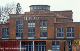 Viennaslide-06620915 Toviscosa wurde unter Benito Mussolini 1938 nach Trockenlegung der umliegenden Sümpfe als Prestigeobjekt mit einer riesigen Zellulose-Fabrik und architektonisch durchdachter Arbeitersiedlung im Sinne großer Autarkiebestrebungen angelegt.