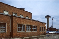 Viennaslide-06620920 Toviscosa wurde unter Benito Mussolini 1938 nach Trockenlegung der umliegenden Sümpfe als Prestigeobjekt mit einer riesigen Zellulose-Fabrik und architektonisch durchdachter Arbeitersiedlung im Sinne großer Autarkiebestrebungen angelegt.