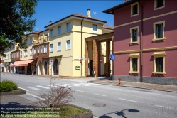 Viennaslide-06620975 Toviscosa wurde unter Benito Mussolini 1938 nach Trockenlegung der umliegenden Sümpfe als Prestigeobjekt mit einer riesigen Zellulose-Fabrik und architektonisch durchdachter Arbeitersiedlung im Sinne großer Autarkiebestrebungen angelegt.