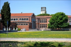 Viennaslide-06620980 Toviscosa wurde unter Benito Mussolini 1938 nach Trockenlegung der umliegenden Sümpfe als Prestigeobjekt mit einer riesigen Zellulose-Fabrik und architektonisch durchdachter Arbeitersiedlung im Sinne großer Autarkiebestrebungen angelegt.