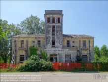 Viennaslide-06620981 Toviscosa wurde unter Benito Mussolini 1938 nach Trockenlegung der umliegenden Sümpfe als Prestigeobjekt mit einer riesigen Zellulose-Fabrik und architektonisch durchdachter Arbeitersiedlung im Sinne großer Autarkiebestrebungen angelegt.