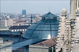 Viennaslide-06631301 Die Galleria Vittorio Emanuele II (deutsch Viktor-Emanuel-Galerie) in Mailand ist eine nach Viktor Emanuel II., dem Einiger und König Italiens, benannte Einkaufsgalerie aus dem 19. Jahrhundert. Die Eröffnung durch den König fand am 15. September 1867 statt.