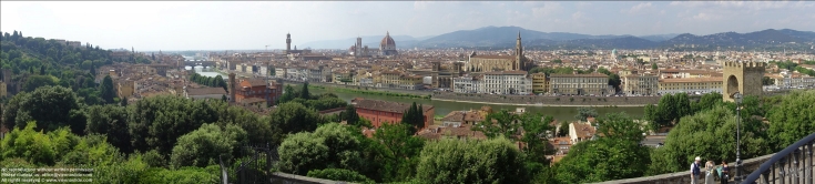 Viennaslide-06641004 Durch die mächtige Dynastie der Familie Medici stieg Florenz in der Renaissance zu einer der florierendsten Metropolen Europas auf. Zahlreiche Kunstschaffende und Geistliche waren hier beheimatet: Leonardo da Vinci verbrachte große Teile seiner Jugend in Florenz, Michelangelo fand Unterschlupf in der Kirche der Medici, Galileo Galilei wohnte als Hofmathematiker in den Palästen der Medici. Von 1865 bis 1870 war die Stadt die Hauptstadt des neu gegründeten Königreichs Italien.