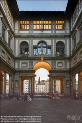 Viennaslide-06641411 Die Uffizien sind ein von 1559 bis etwa 1581 ursprünglich für die Unterbringung von Ministerien und Ämtern in Florenz errichteter Gebäudekomplex. Architekten waren Giorgio Vasari, Bernardo Buontalenti und Alfonso Parigi der Jüngere.