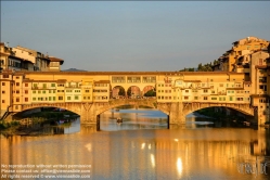 Viennaslide-06641812 Der Ponte Vecchio ist die älteste Brücke über den Arno in der italienischen Stadt Florenz. Das Bauwerk gilt als eine der ältesten Segmentbogenbrücken der Welt.