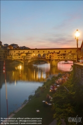 Viennaslide-06641827 Der Ponte Vecchio ist die älteste Brücke über den Arno in der italienischen Stadt Florenz. Das Bauwerk gilt als eine der ältesten Segmentbogenbrücken der Welt.