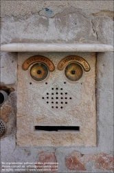 Viennaslide-06801112 Venedig, Gegensprechanlage in Form eines Gesichts // Venice, Door Intercom in Form of a Face