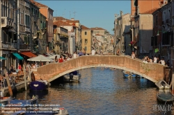 Viennaslide-06804139 Venedig, Stadtleben am Kanal // Venice, City Life along a Channel