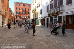 Viennaslide-06804145 Venedig, belebter Platz // Venice, Square full of People