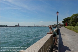 Viennaslide-06804153 Venedig, junge Frau an der Viale Vittorio Veneto
 // Venice, Young Lady at Viale Vittorio Veneto