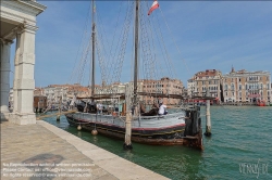 Viennaslide-06820132 Venedig, historisches Segelboot im Canal Grande // Venice, Historic Sailboat in Canal Grande