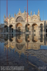 Viennaslide-06821106 Venedig, menschenleerer Markusplatz, Markusdom (Basilica di San Marco) // Venice, deserted Marcus Square, Basilica di San Marco