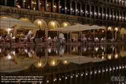 Viennaslide-06821208 Venedig, vom Acqua Alta überflutete Kaffeehausterrasse am Markusplatz // Venice, Flooded Terrace of a Cafe on Marcus Square