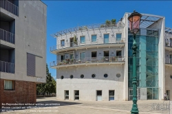 Viennaslide-06865148 Ex Junghans residential area, Cino Zucchi, 2002
Located on Giudecca Island, facing the southern lagoon, the Junghans factory first produced watches, and then, until 1971, bombs and fuses. After its closure, the area remained abandoned until 1995 when a competition was held for designs to transform the former factory buildings into a residential area.
The winning urban development project was submitted by the Italian Cino Zucchi, who, in collaboration with other architects, also designed some of the new buildings.