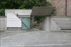 Viennaslide-06869116 Venedig, Carlo Scarpa, Eingang Tolentini, Università Iuav // Venice, Main Gate of the Tolentini building headquarters of Università Iuav di Venezia (Iuav university of Venice) designed by Carlo Scarpa