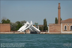 Viennaslide-06871939 Venedig, Biennale 2019, Building Bridges von Lorenzo Quinn // Venice, Biennale 2019, Building Bridges by Lorenzo Quinn