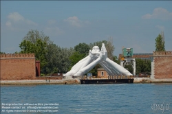 Viennaslide-06872010 Venedig, abgesagte Biennale 2020, Arsenale,  Lorenzo Quinn (2019) // Venice, cancelled Biennale 2020, Arsenale,  Lorenzo Quinn (2019)