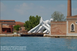 Viennaslide-06872011 Venedig, abgesagte Biennale 2020, Arsenale,  Lorenzo Quinn (2019) // Venice, cancelled Biennale 2020, Arsenale,  Lorenzo Quinn (2019)