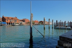 Viennaslide-06881125 Murano, venetisch Muran, ist eine Inselgruppe nordöstlich der Altstadt von Venedig in der Lagune von Venedig. Sie ist bekannt für ihre Glaskunst, lebt aber auch vom Tourismus und – in wesentlich geringerem Umfang – vom Fischfang.