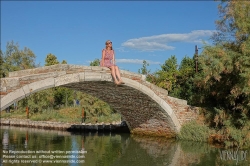 Viennaslide-06884149 Torcello ist eine Insel in der laguna morta, dem nördlichen Teil der Lagune von Venedig, in dem die Gezeiten nicht mehr bemerkbar sind. Torcello war von 638 bis 689 Sitz des Bischofs von Altinum und gewann schnell an Bedeutung als Zentrum von Politik und Handel. Zwar besteht heute nur noch eine Kirche, nämlich die Kathedrale, aber im Frühmittelalter entstanden darüber hinaus das Benediktinerkloster San Giovanni Evangelista, sowie die Kirche Sant’Andrea (Apostolo) di Torcello. Beide werden nur im Chronicon Altinate erwähnt.