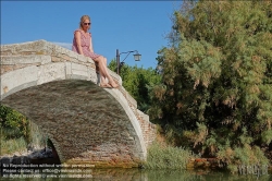 Viennaslide-06884151 Torcello ist eine Insel in der laguna morta, dem nördlichen Teil der Lagune von Venedig, in dem die Gezeiten nicht mehr bemerkbar sind. Torcello war von 638 bis 689 Sitz des Bischofs von Altinum und gewann schnell an Bedeutung als Zentrum von Politik und Handel. Zwar besteht heute nur noch eine Kirche, nämlich die Kathedrale, aber im Frühmittelalter entstanden darüber hinaus das Benediktinerkloster San Giovanni Evangelista, sowie die Kirche Sant’Andrea (Apostolo) di Torcello. Beide werden nur im Chronicon Altinate erwähnt.