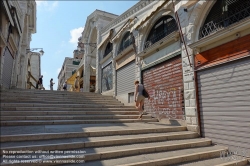 Viennaslide-06897802 Venedig, Leere Rialtobrücke, Krise der Tourismusindustrie wegen der CoVid-19 Maßnahmen // Venice, Rialto Bridge, Tourism Crisis due to the CoVid-19 Measurements