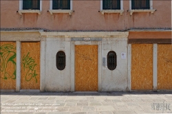Viennaslide-06897829 Venedig, nach Covidkrise geschlossenes Geschäft // Venice, Closed Shop after Covid Crisis