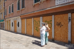 Viennaslide-06897830 Venedig, nach Covidkrise geschlossenes Geschäft // Venice, Closed Shop after Covid Crisis
