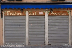 Viennaslide-06897839 Venedig, nach Covidkrise geschlossenes Geschäft // Venice, Closed Shop after Covid Crisis